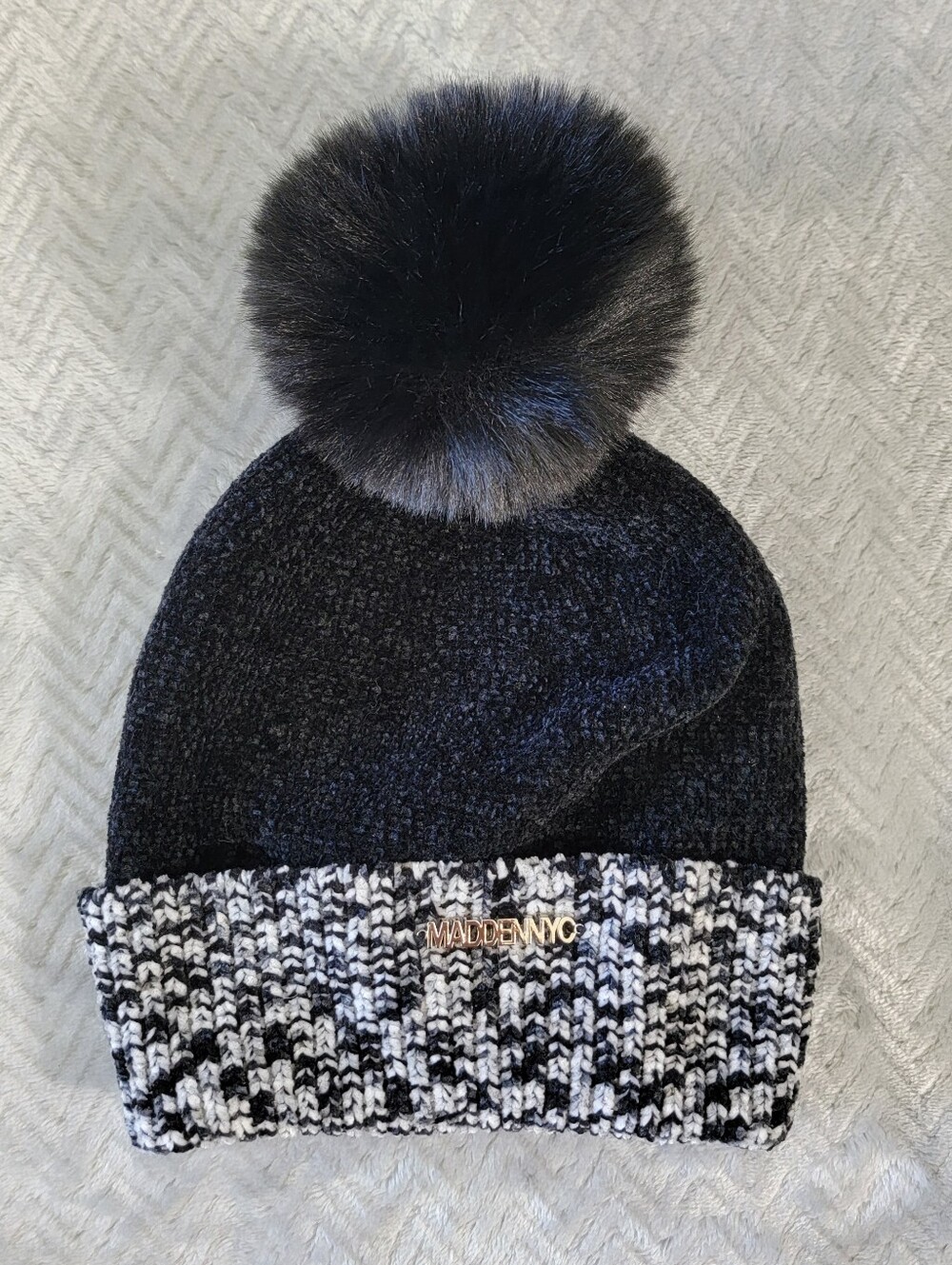 NWOT Madden NYC Women's Marled Knit Beanie Hat Pom-Pom Logo Black/White One Size
